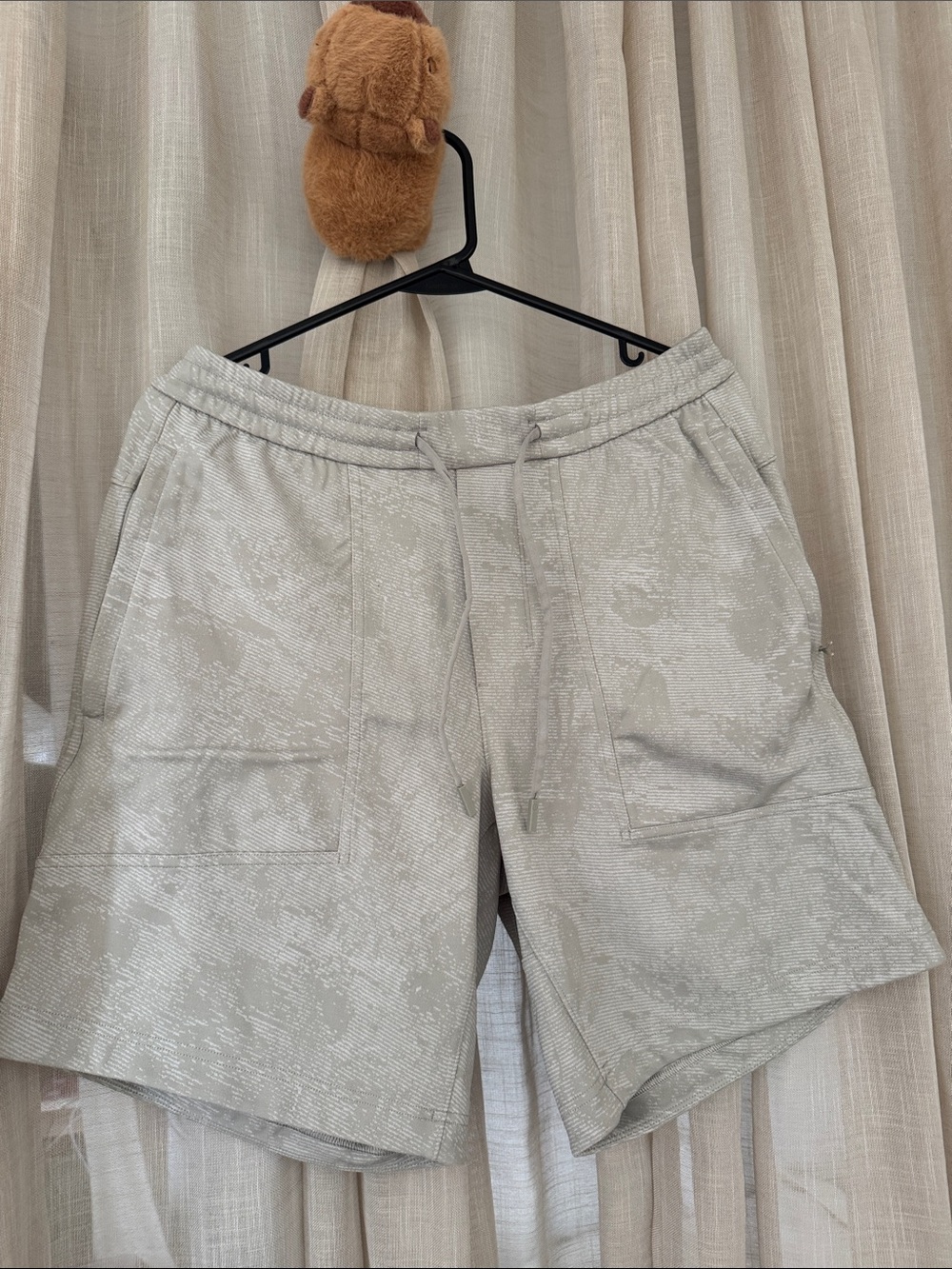 Lululemon men’s shirt with side and back pockets